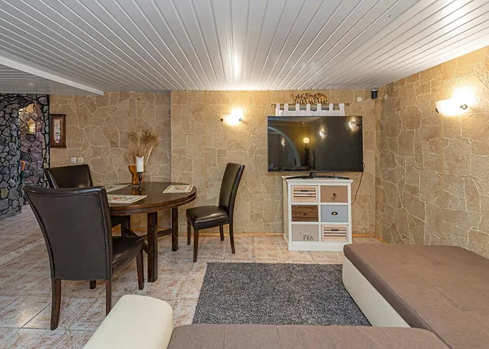 Spacious Studio Apartment By Polo Apartments