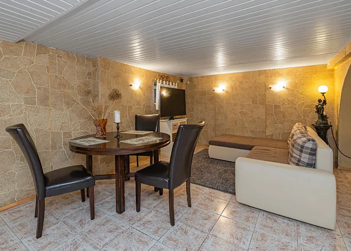 Spacious Studio Apartment By Polo Apartments